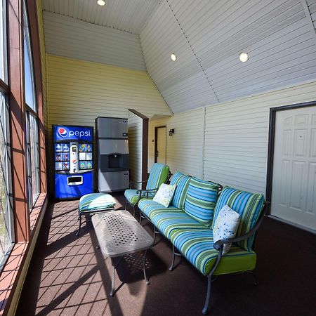 Best Western Plus Dockside Waterfront Inn Mackinaw City Exterior photo