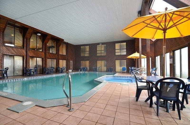Best Western Plus Dockside Waterfront Inn Mackinaw City Exterior photo