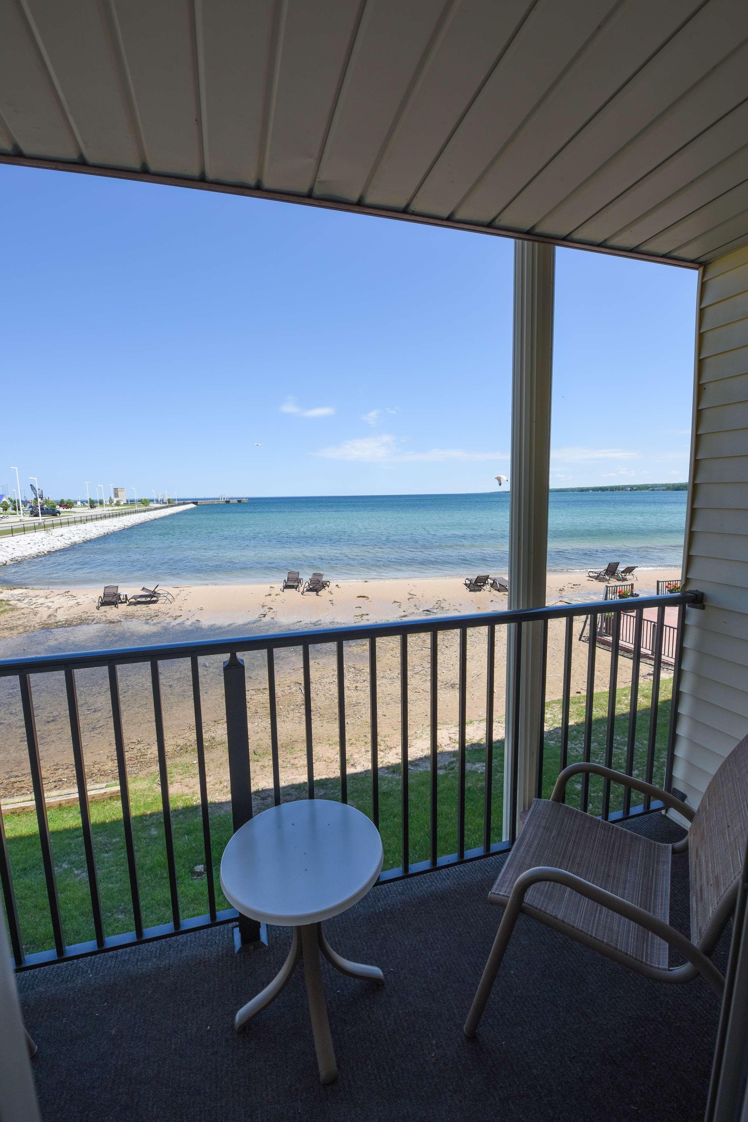 Best Western Plus Dockside Waterfront Inn Mackinaw City Exterior photo