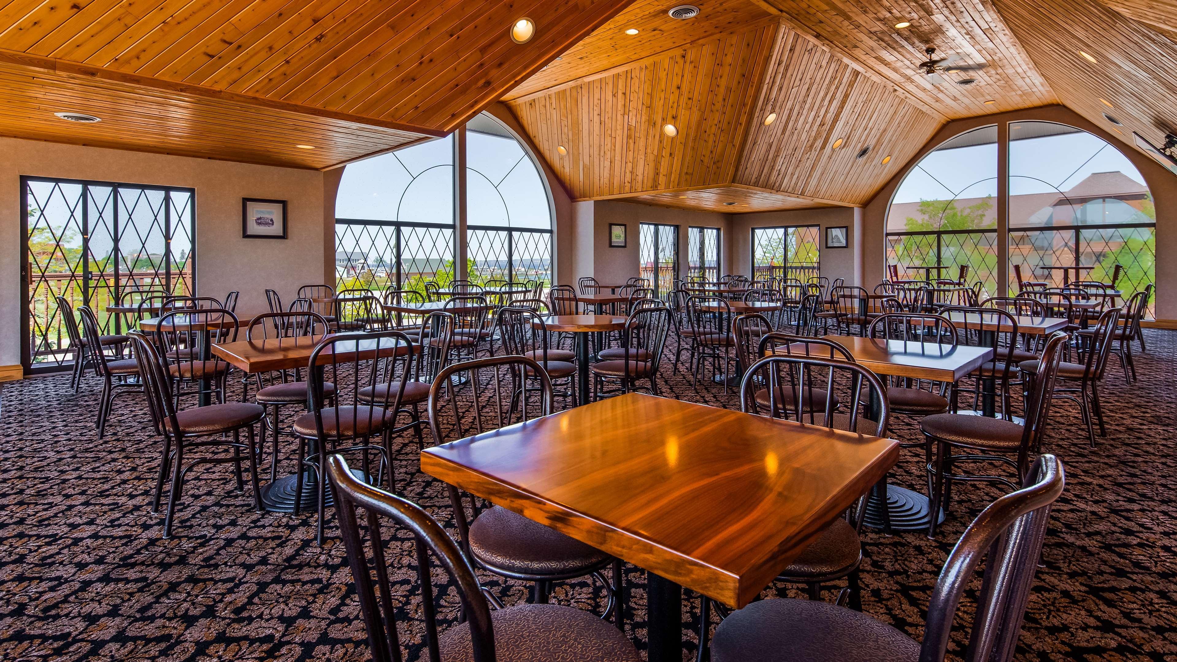 Best Western Plus Dockside Waterfront Inn Mackinaw City Exterior photo