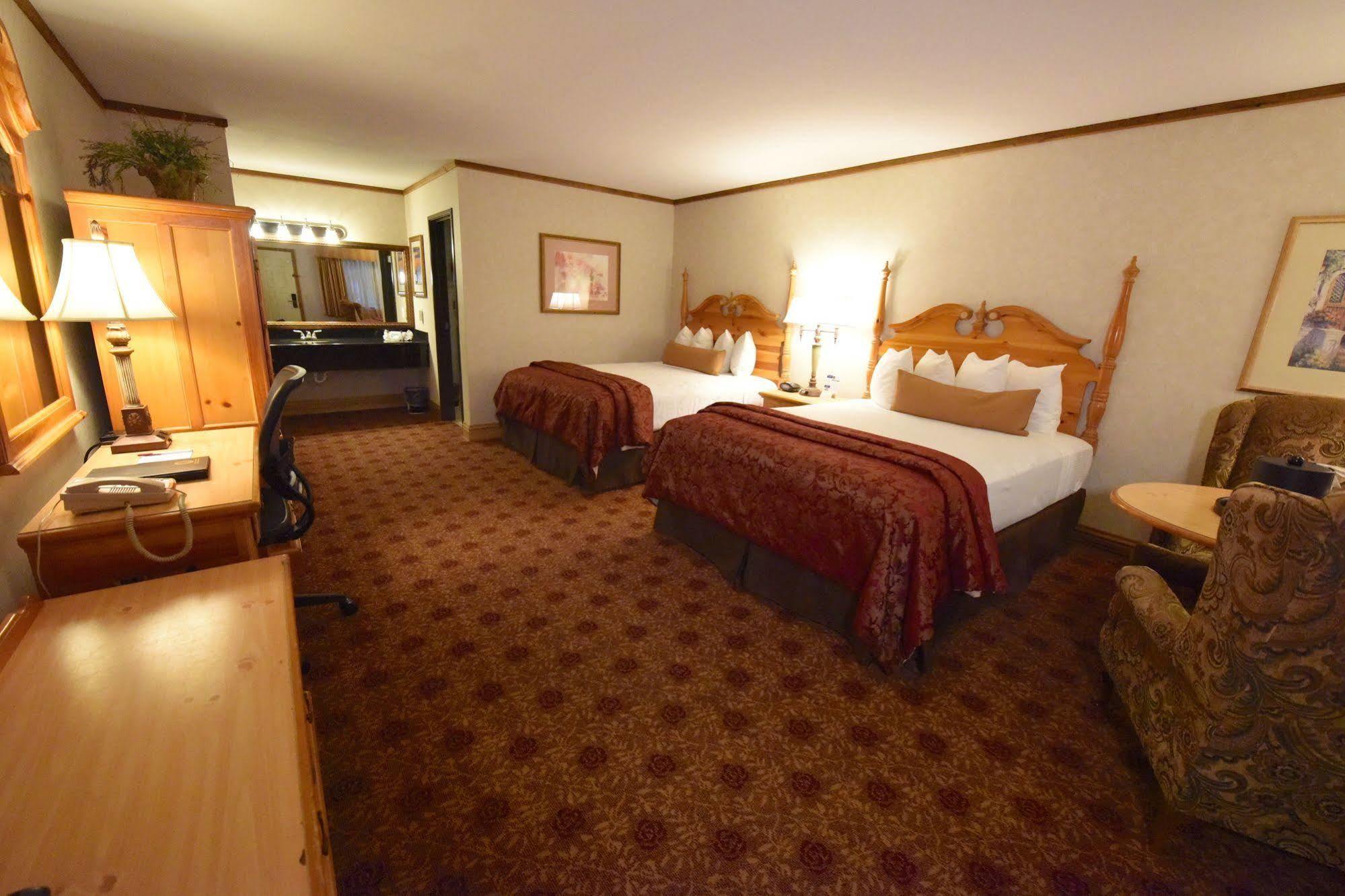 Best Western Plus Dockside Waterfront Inn Mackinaw City Exterior photo