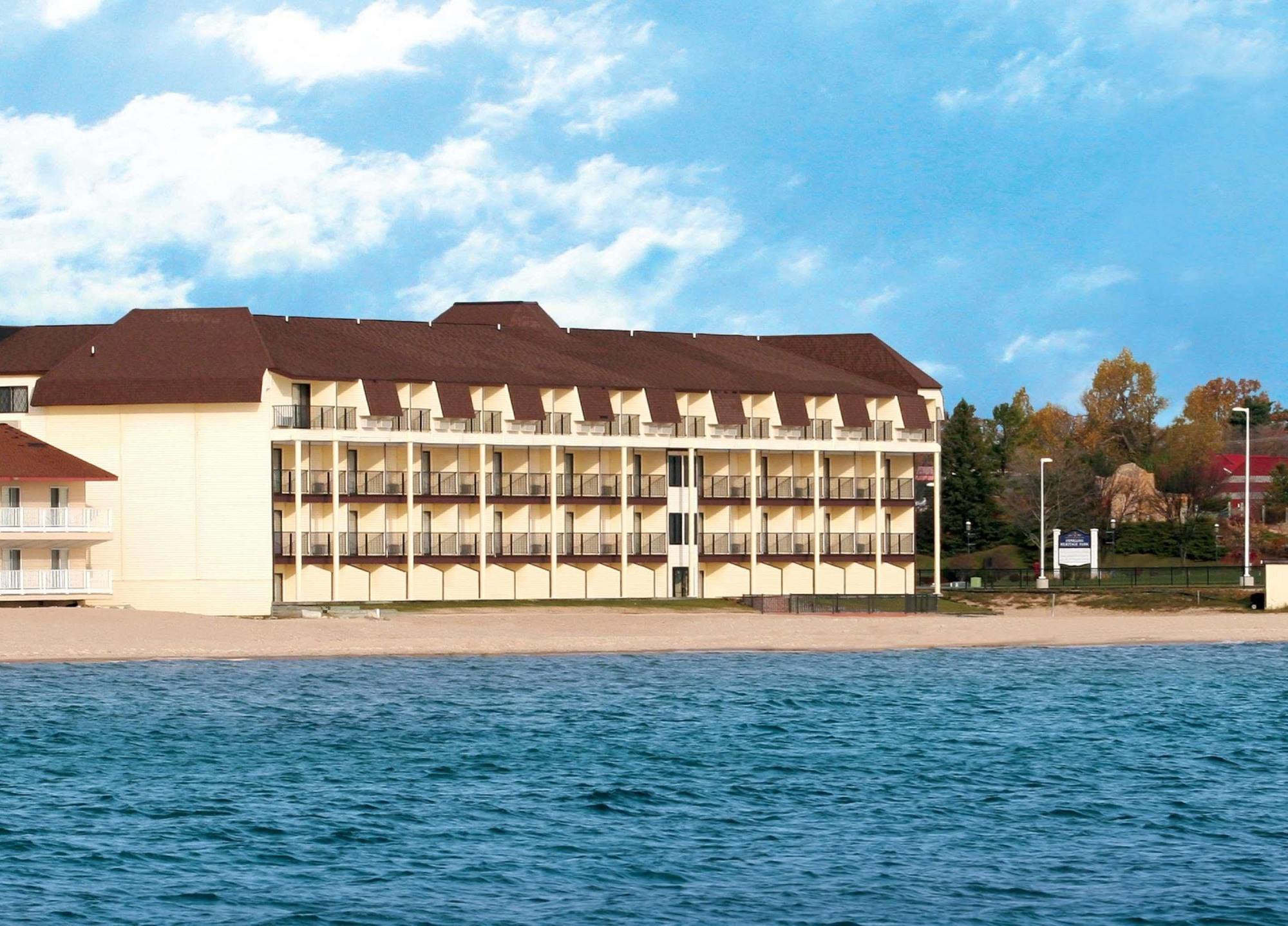 Best Western Plus Dockside Waterfront Inn Mackinaw City Exterior photo