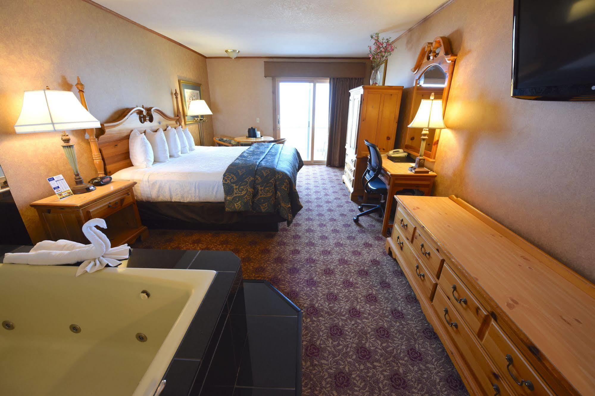 Best Western Plus Dockside Waterfront Inn Mackinaw City Exterior photo